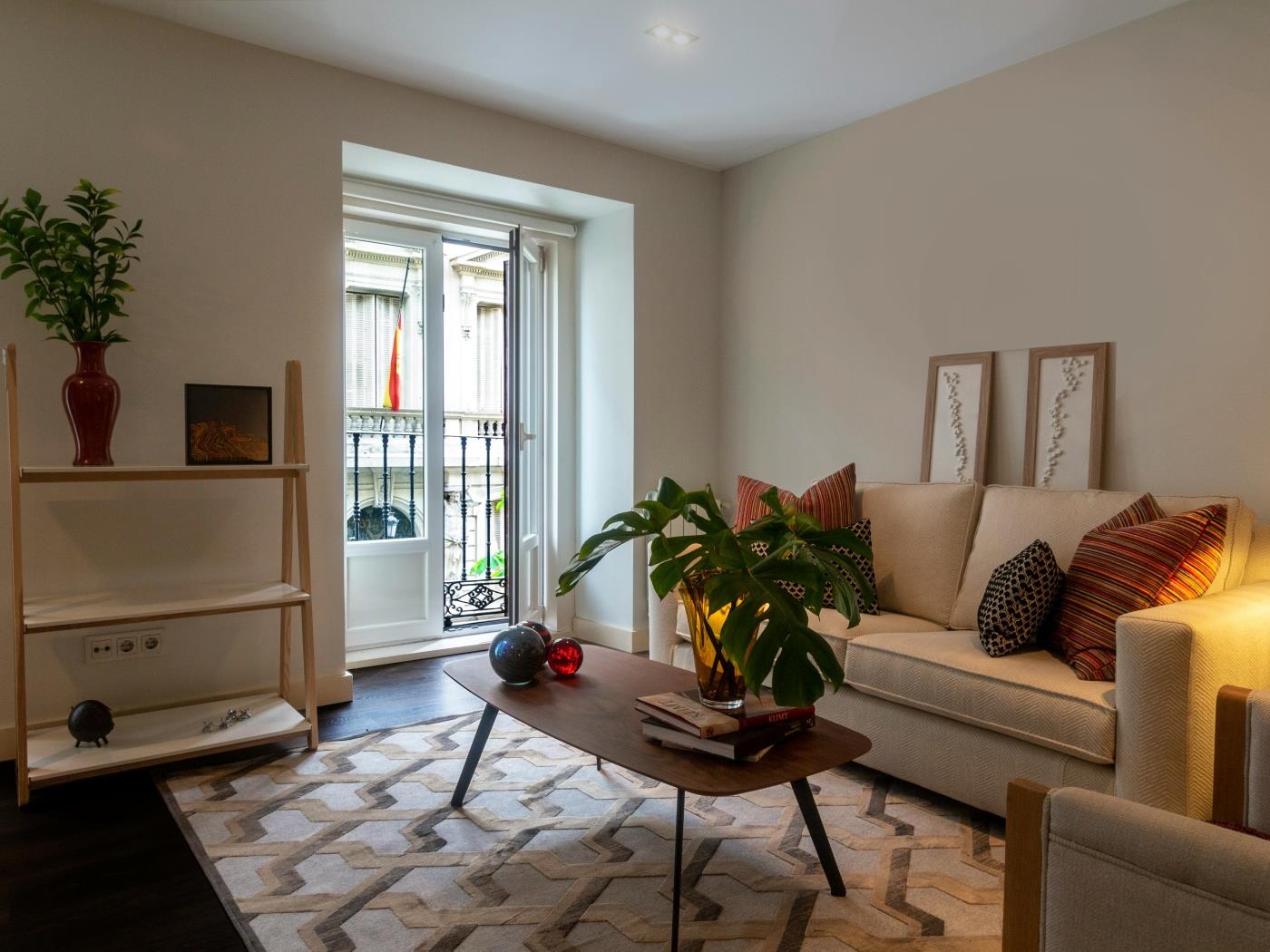 image Beautiful home for sale in the exclusive Salamanca district 2